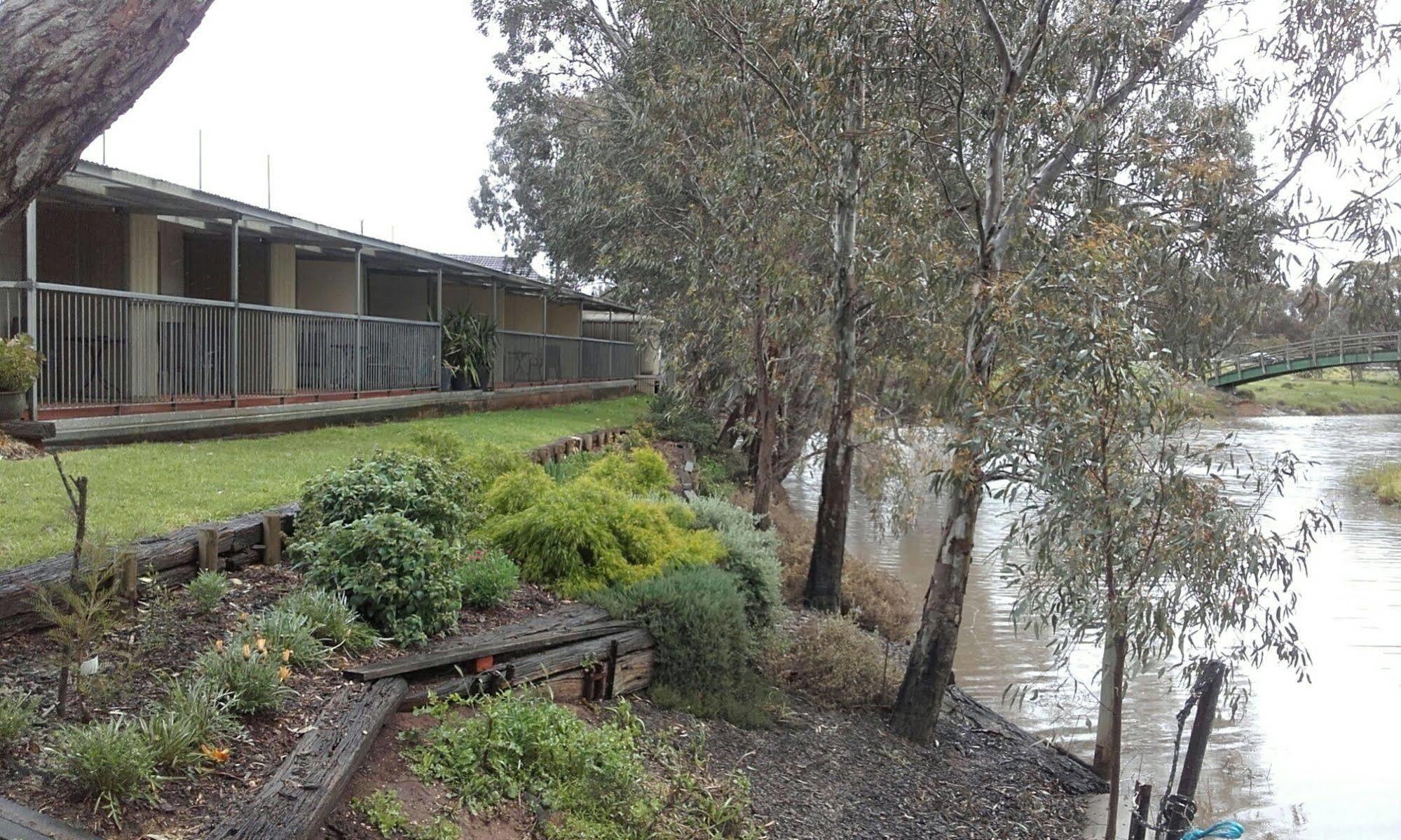 Donald Riverside Motel Exterior photo